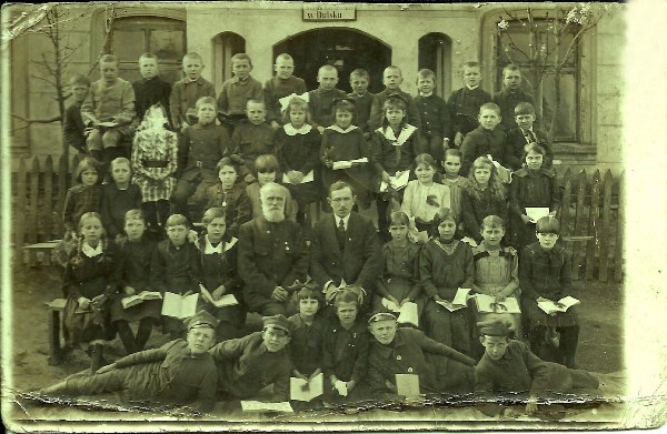 Dzieci ze Szko?y Powszechnej w Dulsku 1920
